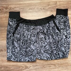 Snakeskin Print Jogger Sweatpants – Black & Gray Lounge Pants (Size L)